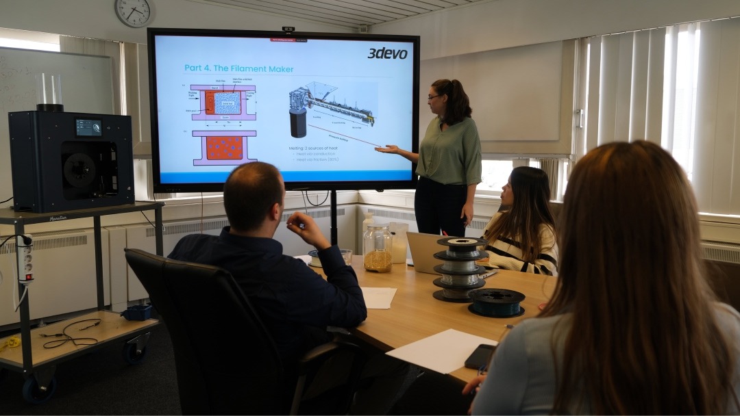 A woman presenting the plastication process of the plastic on the screw.