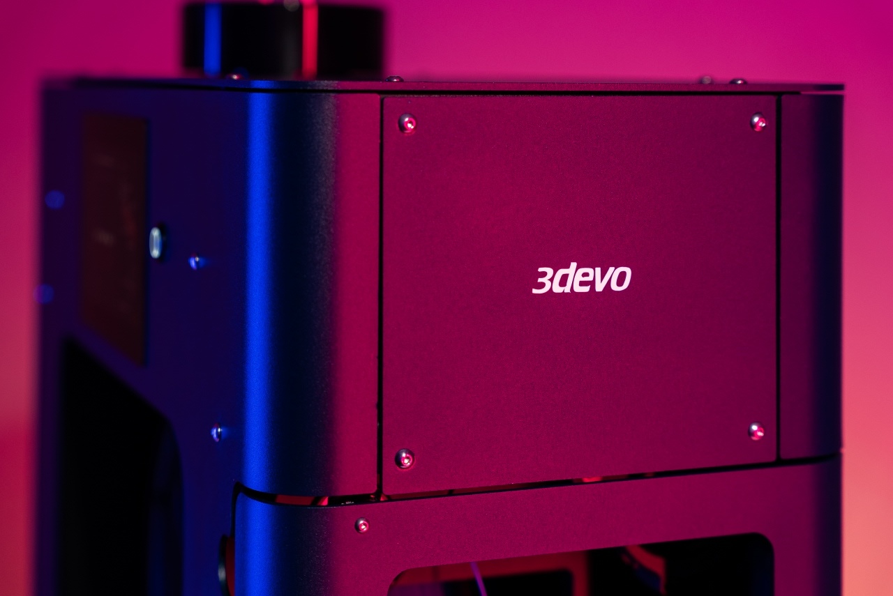 The top front of the filament maker two, with the 3devo logo