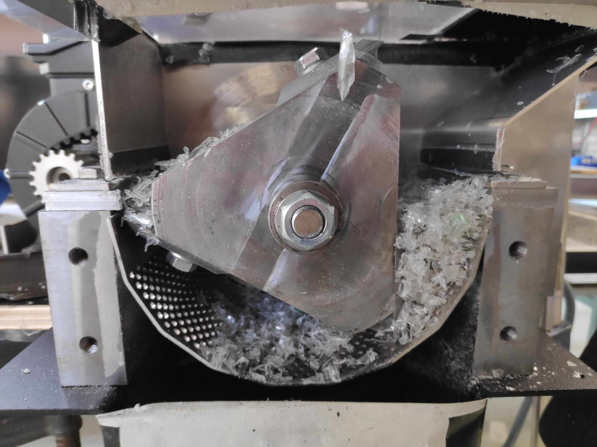 The GP20 Shredder Granulator granulating plastic shreddings